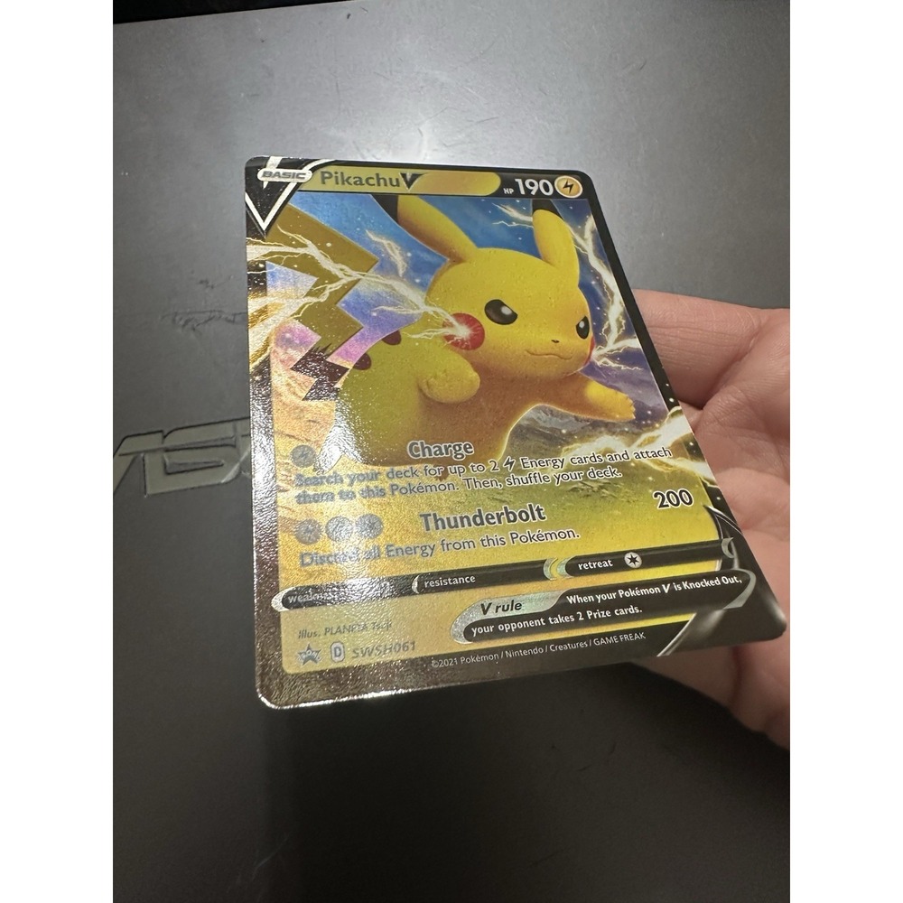 Pikachu‎ V SWSH061 MISCUT ERROR Promo Pokémon Card - Near Mint - Picture 8 of 9